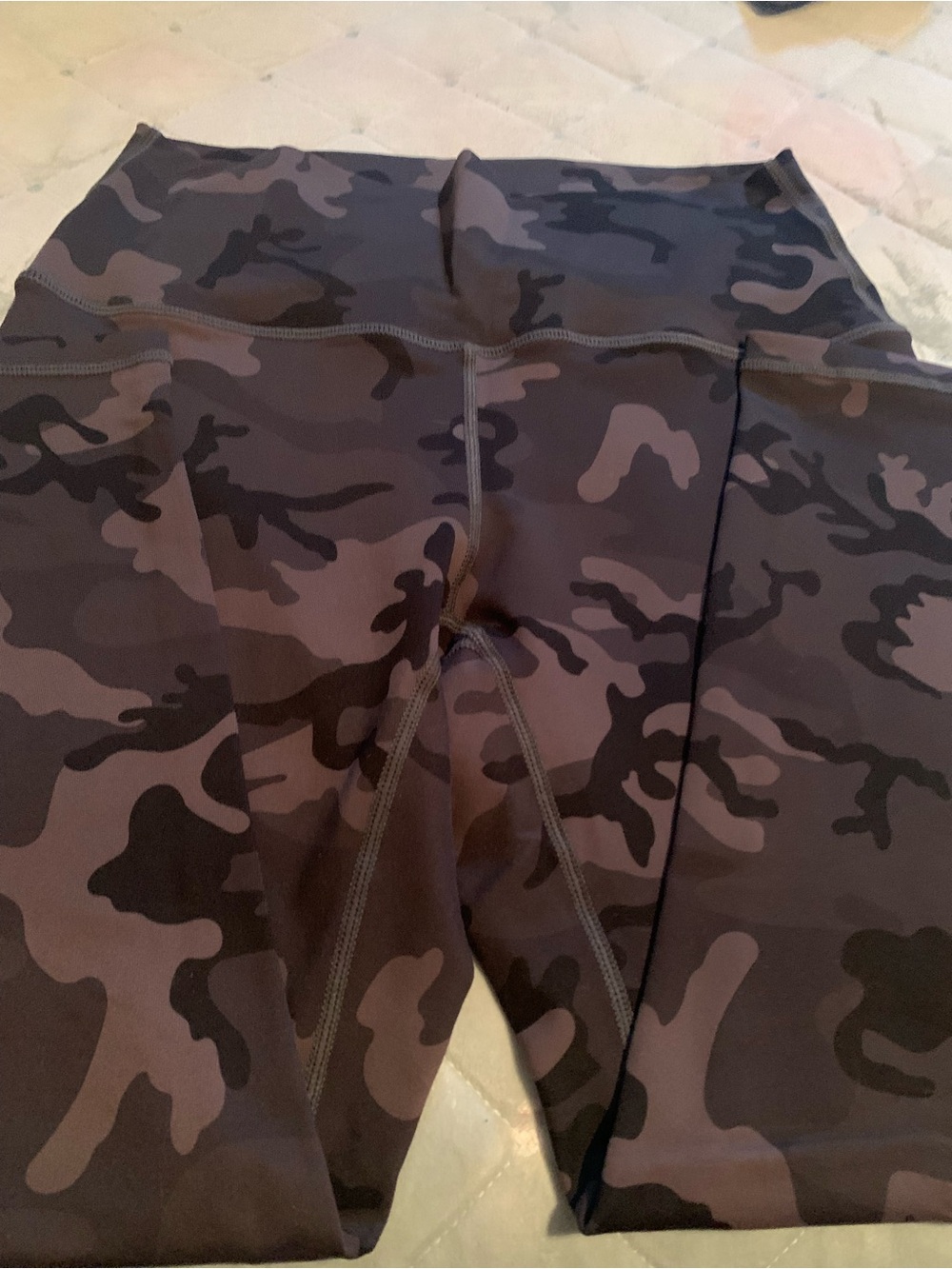 Zyia Camo High-Waist capri  Leggings in Charcoal/Brown